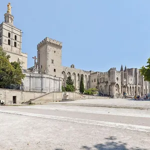 https://modest-holiday-home-in-avignon-next-to-the-city-centre.aixenprovencehotels.org